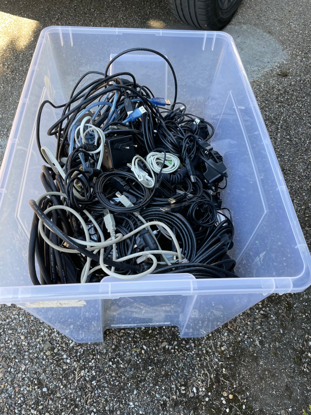 Box of cables from the Sheomra